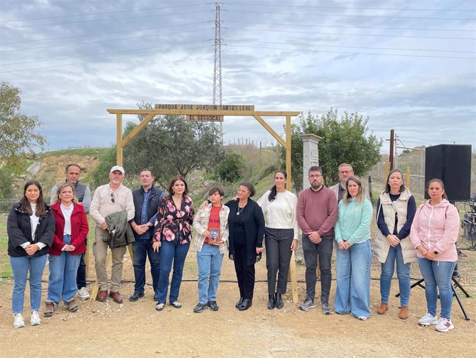 Acto de rotulación del parque dedicado al activista ambiental José Joaquín Santos Leal en Gerena