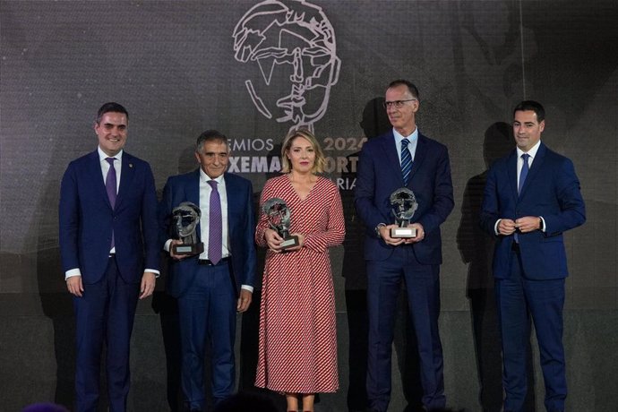 José Barreira, Begoña Castro y José Ángel Muro reciben los Premios Joxe Mari Korta que otorga en Gobierno Vasco