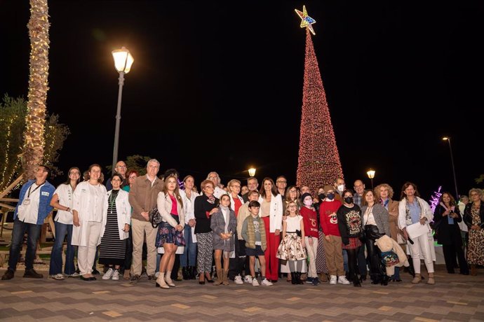 Los pequeños Víctor y Leo ponen luz a la Navidad del Hospital Universitario Torrecárdenas.