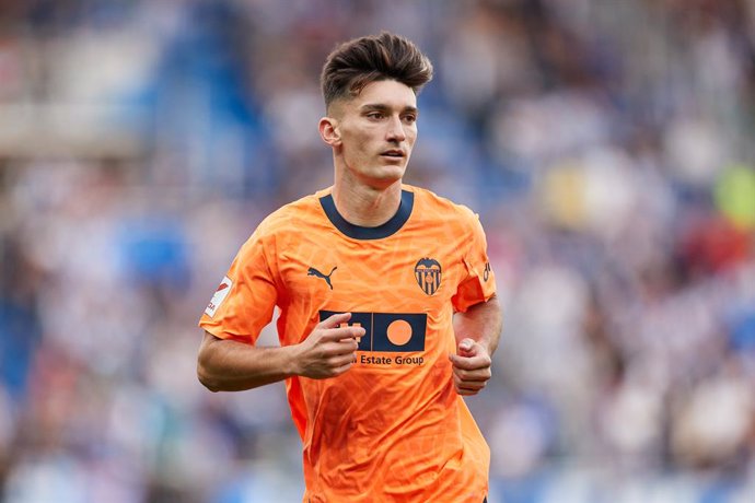 Archivo - Jose Luis Garcia 'Pepelu' of Valencia CF looks on during the LaLiga EA Sports match between Deportivo Alaves and Valencia CF at Mendizorroza on September 2, 2023, in Vitoria, Spain.