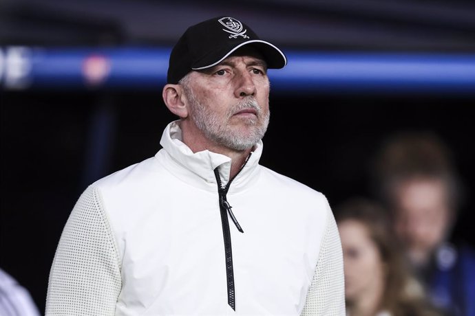 Eric Roy, head caoach of Brest looks on during the UEFA Champions League 2024/25 League Phase MD5, match between FC Barcelona and Stade Brestois 29 at Estadi Olimpic Lluis Companys on November 26, 2024 in Barcelona, Spain.