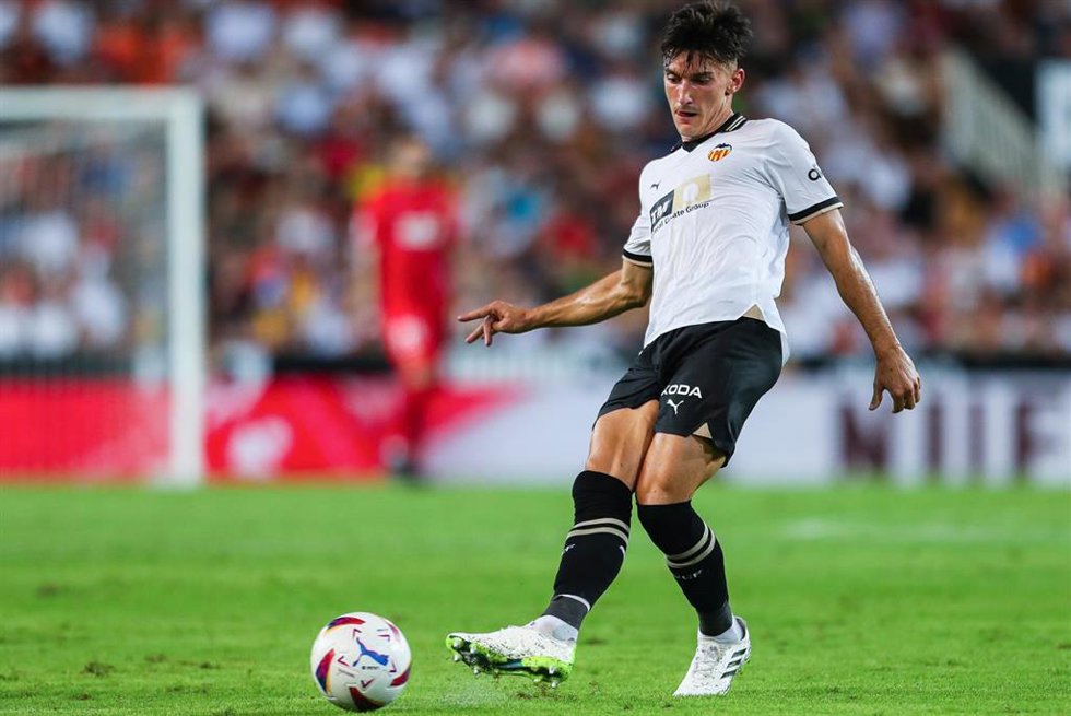 Archivo - Pepelu García, en un partido con el Valencia CF.