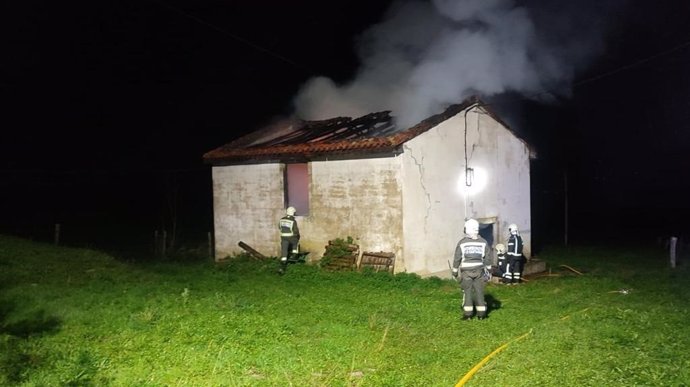 Incendio de cabaña ganadera.