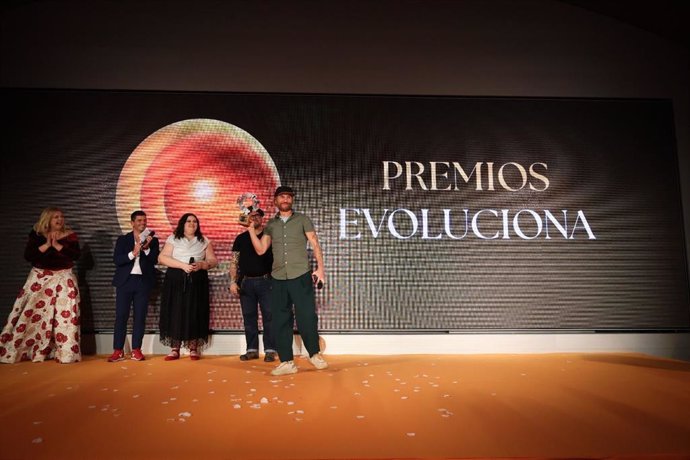 Momento de Macaco recogiendo el premio