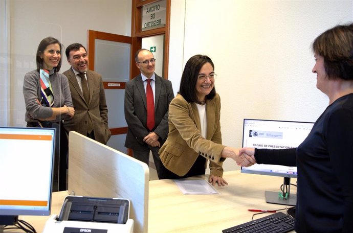 La catedrática Conchi López presenta oficialmente su candidatura a rectora de la Universidad de Cantabria