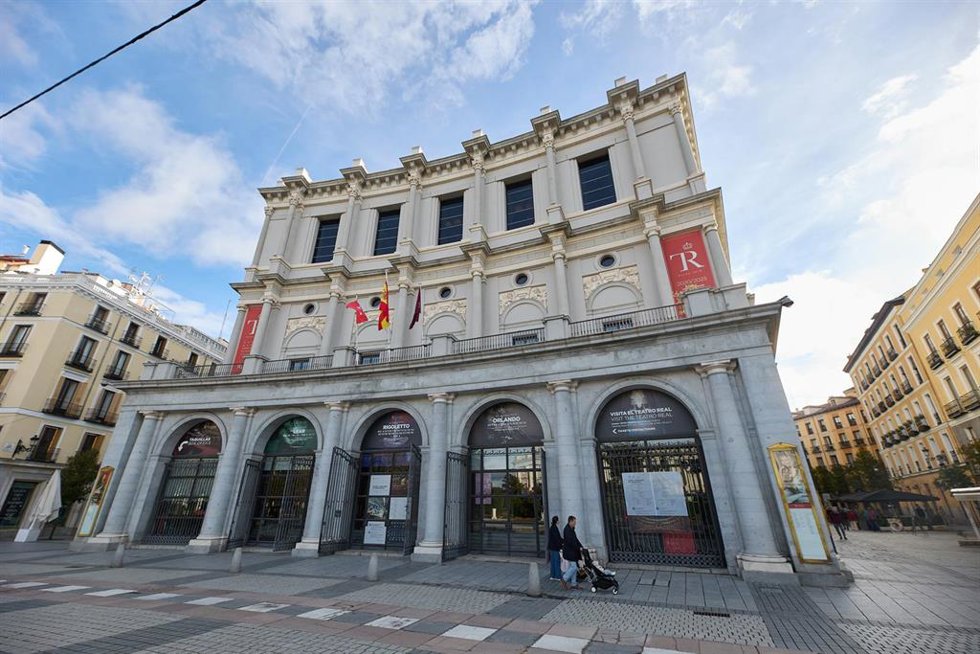 Archivo - Vista de la fachada del Teatro Real, a 10 de noviembre de 2023, en Madrid (España). El Teatro Real es un teatro de ópera de Madrid, ubicado en la Plaza de Oriente, frente al Palacio Real. 