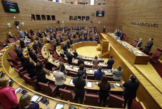 Minut de silenci previ a una sessió plenària, a Les Corts