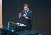 Almeida defiende que Lobato es "decente e íntegro" aunque el PSOE quiere quitar a quien "evita la comisión de un delito"