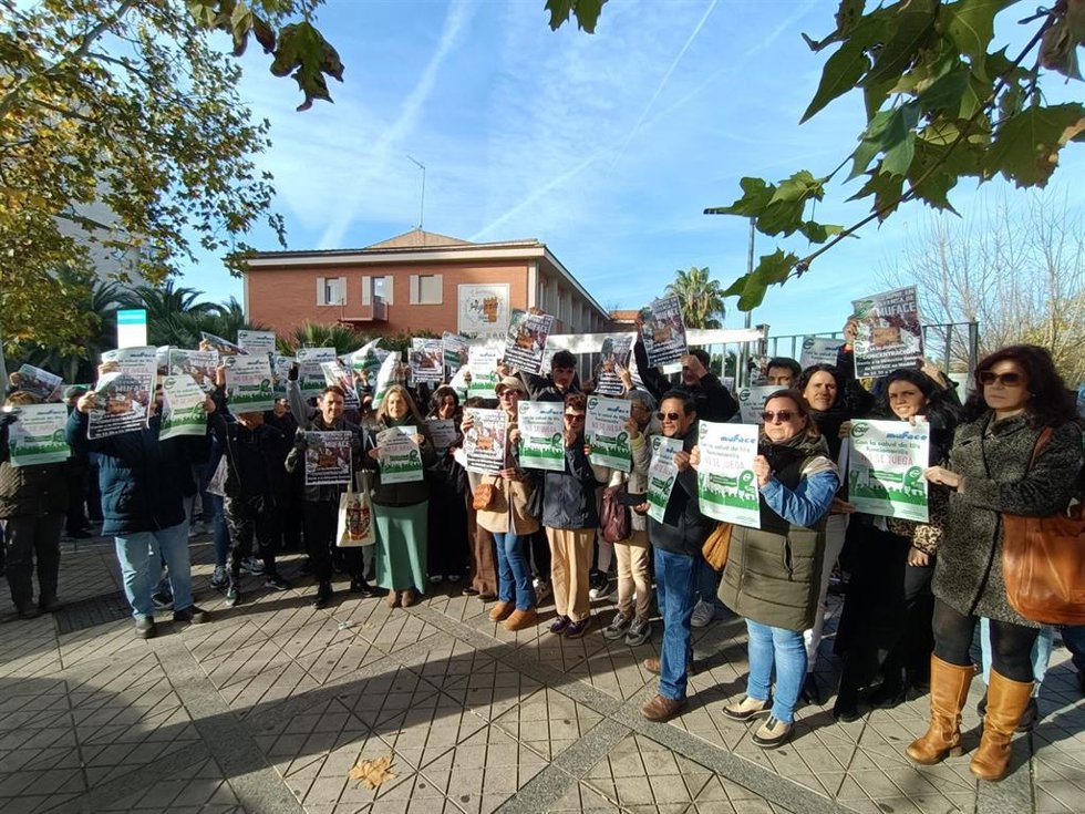 Concentración de CISF en el IES Ágora de Cáceres en defensa de Muface