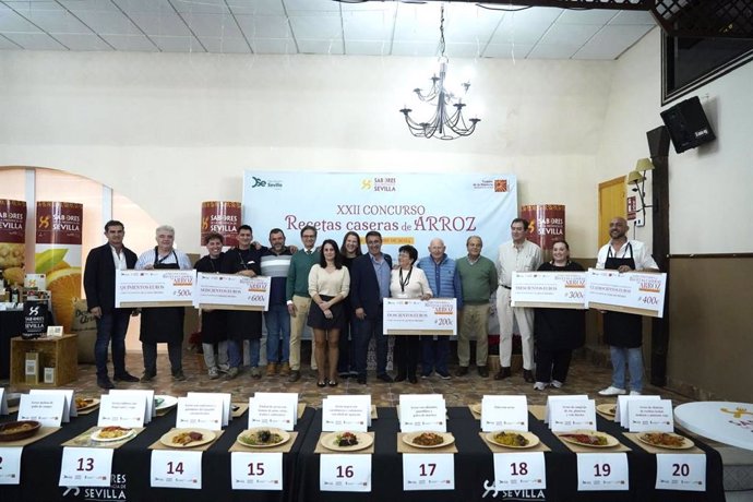 Foto de grupo de los ganadores de la XXII edición del Concurso de Recetas Caseras de Arroz