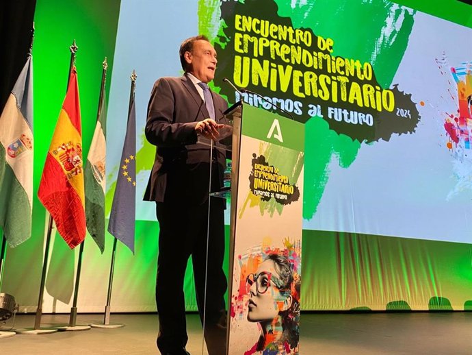 Villamandos, durante su intervención en el Encuentro de Emprendimiento Universitario, organizado por Andalucía Emprende en Lucena (Córdoba).