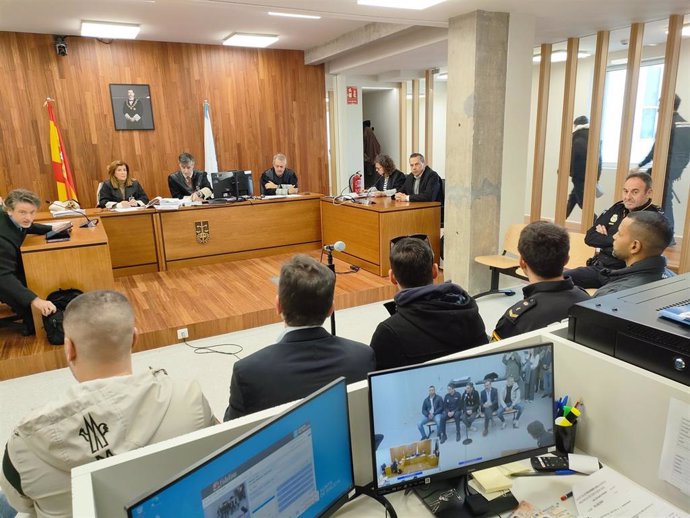 Juicio a cuatro acusados de introducir cocaína en Vigo, procedente de Colombia, e impregnada en ropa.