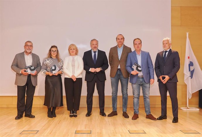 El presidente de las Cortes, Carlos Pollán, en la entrega de los Premios PYME Carrefour