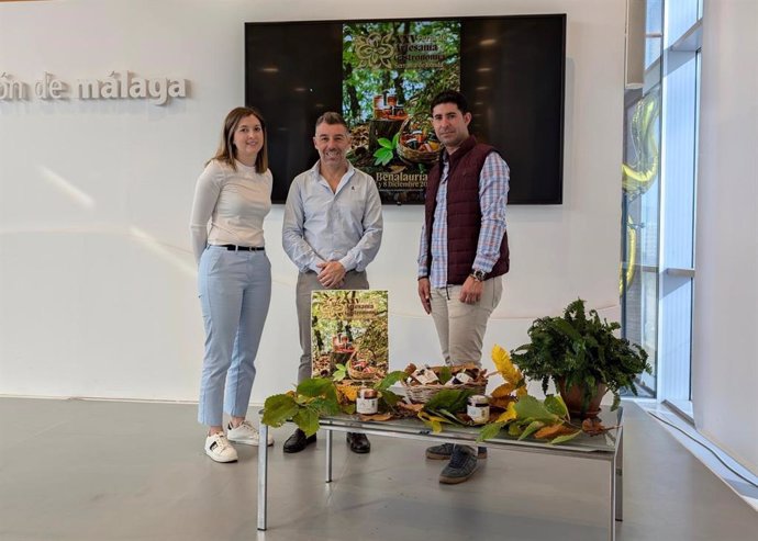 El vicepresidente y diputado provincial Juan Rosas, junto a miembros de la corporación municipal de Benalauría en la presentación de la edición 2024 de esta celebración que ha escogido la mermelada como protagonista de sus actividades.