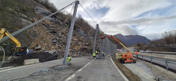 Actuaciones para la reapertura de la autopista A-66 en el Huerna tras el argayo