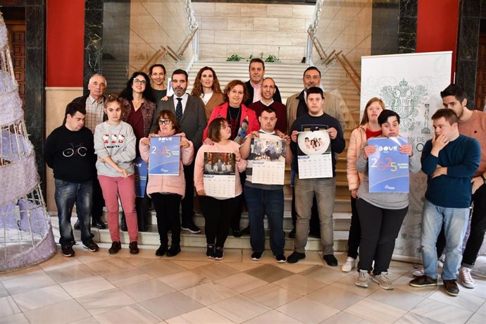 Presentación del calendario solidario de Down Toledo en la Diputación.