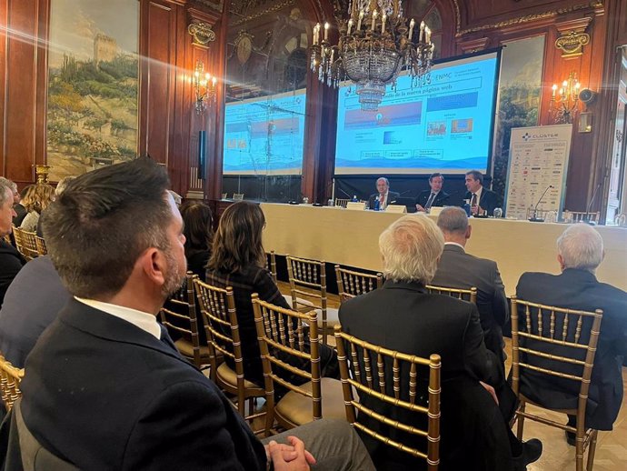 El delegado de la Zona Franca de Cádiz, Fran González, en la asamblea del Clúster Marítimo Español.