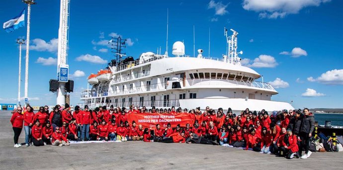 Mujeres participantes en la nueva expedición a la Antártida de Acciona y Homeward Bound