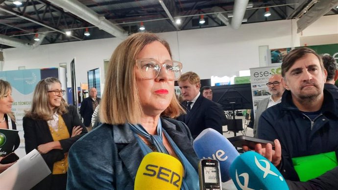 La consejera de Agricultura, Ganadería y Desarrollo Sostenible, Mercedes Morán, atiende a los medios.