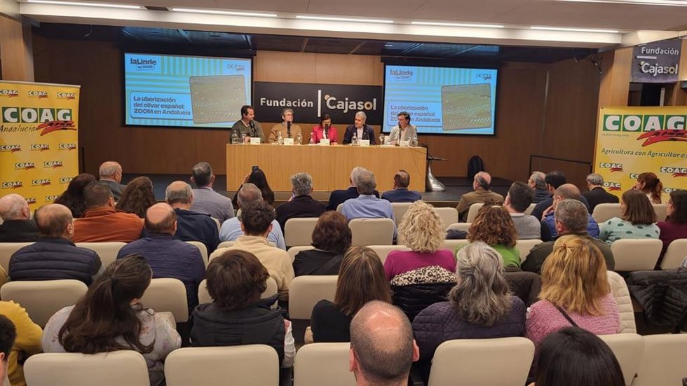 COAG presenta en Sevilla el estudio 'La uberización del olivar español: zoom en Andalucía'.