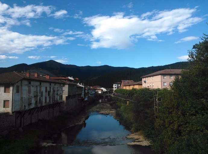 Archivo - Sol y nubes en Euskadi