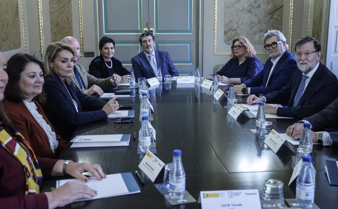 L'expresident del Govern Mariano Rajoy (d) i la portaveu del Consell i vicepresidenta primera, Susana Camarero (2e), durant la Reunió del Jurado del XXXIII Premi de Convivència, atorgat per la Fundació Manuel Broseta.