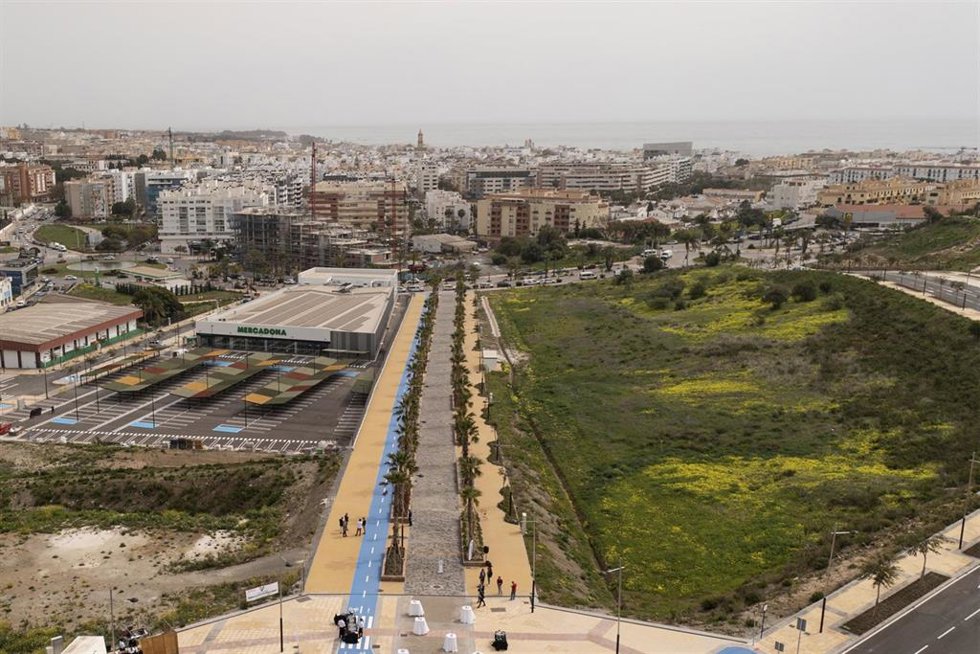 El Ayuntamiento de Estepona proyecta la construcción de una piscina cubierta en la avenida Puerta del Mar