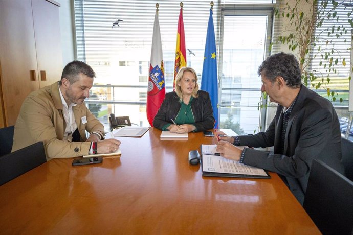 La Consejera De Desarrollo Rural, Ganadería, Pesca Y Alimentación, María Jesús Susinos, Se Reúne Con El Presidente De CONSESA, Ignacio Sanfilippo