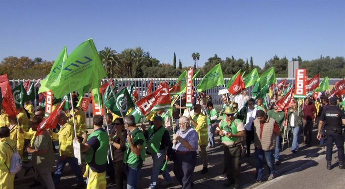 Concentración en Sevilla por el complemento de antigüedad de la Agencia de Medio Ambiente y agua de Andalucía (Amaya).