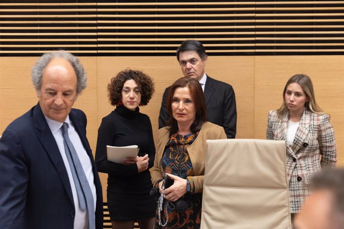 Archivo - La portavoz adjunta primera de Sumar y portavoz de En Comú Podem, Aina Vidal (2i), durante la sesión de constitución de la Comisión de Investigación sobre la ‘Operación Cataluña’, en el Congreso de los Diputados, a 28 de febrero de 2024, en Madr