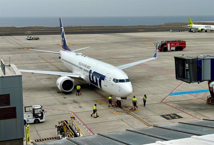 Avión de LOT Polish Airlines que opera la ruta Varsovia-Tenerife