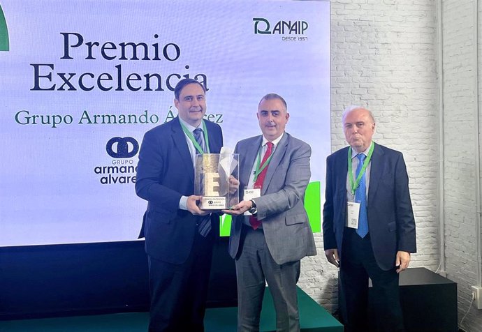 El Grupo Armando Álvarez recibe el premio 'Escultura a la Excelencia'