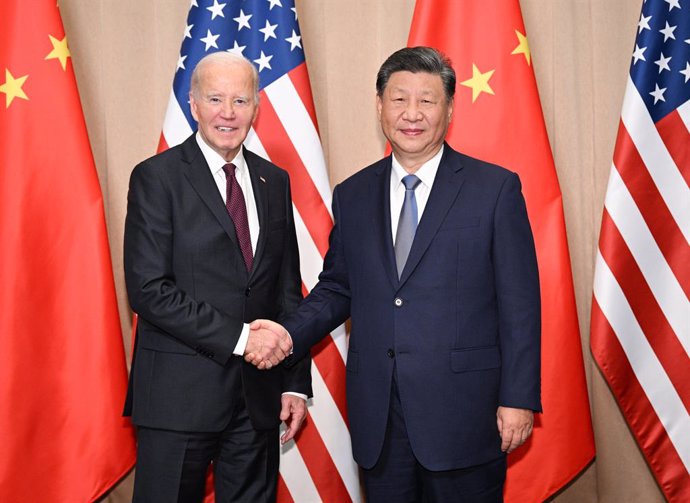 LIMA, Nov. 16, 2024  -- Chinese President Xi Jinping meets with U.S. President Joe Biden in Lima, Peru, Nov. 16, 2024.