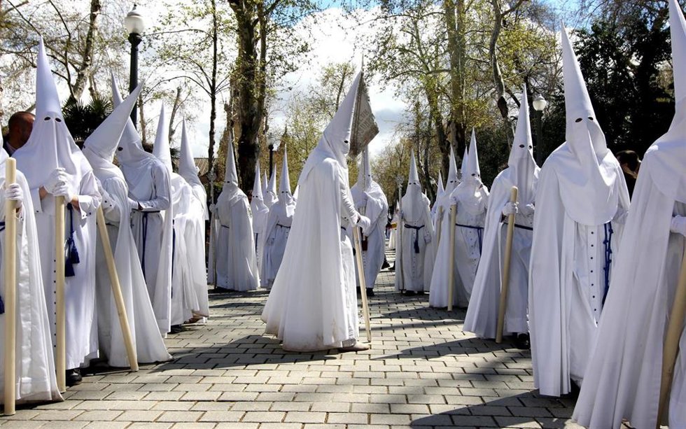 Archivo - Nazarenos de La Paz en la Plaza de España de Sevilla