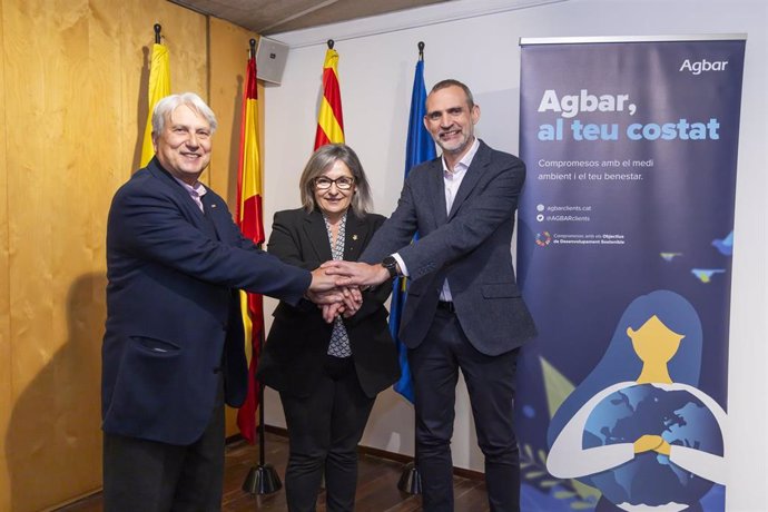 (I-D) Ramon Valeriano (Cruz Roja), Lucía Teruel (Vila-Seca) Y David Gall (Agbar).