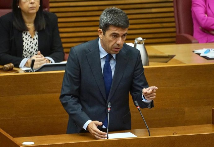 El 'president' de la Generalitat, Carlos Mazón, durante la seisón de control este jueves en Les Corts