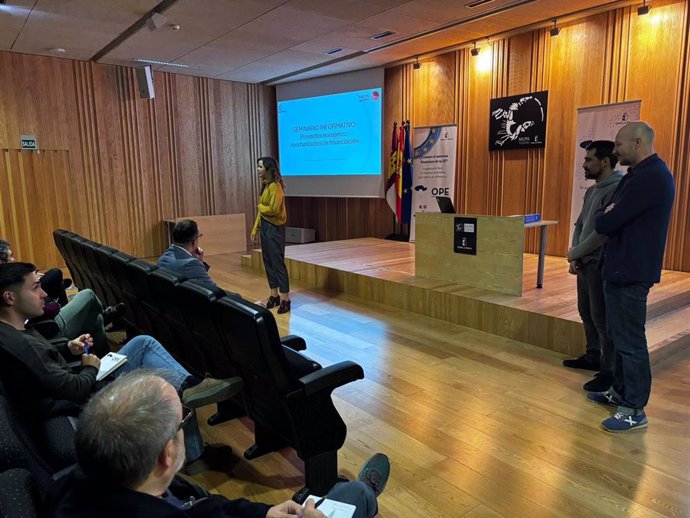 La directora general de Asuntos Europeos de C-LM, Nazareth Rodrigo, en un seminario celebrado en Cuenca sobre proyectos europeos dirigido a entidades sin ánimo de lucro.