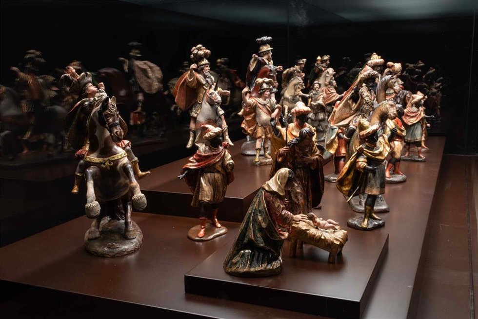 Entre las 32 piezas de la sevillana, se muestran por primera vez obras de reciente adquisición como Tránsito de la Magdalena y el conjunto De la Cabalgata de los Reyes Magos.