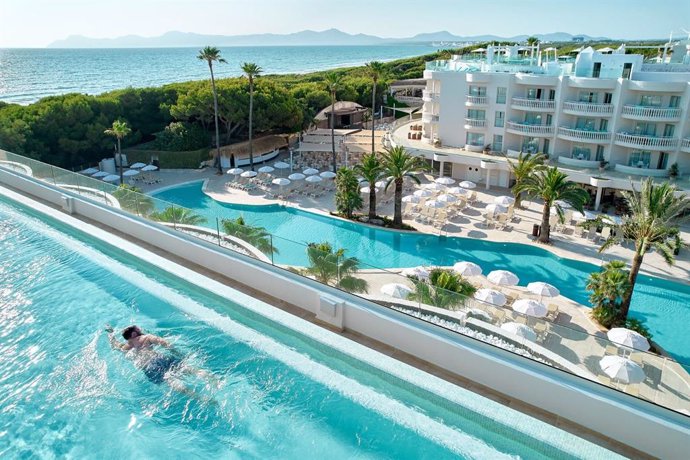 Imagen de la piscina en Iberostar Selection Albufera Park.