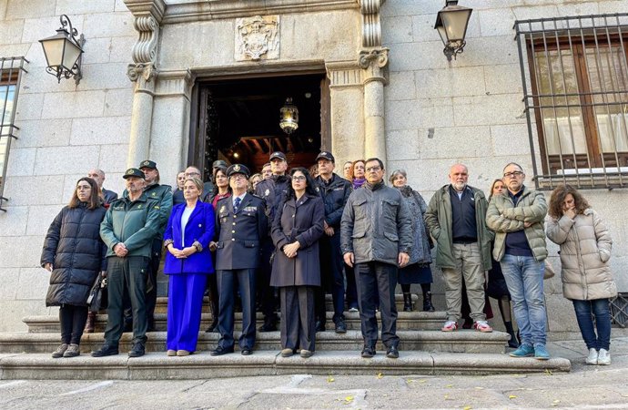 Minuto de silencio por el asesinato por violencia de género de Cloe, de 15 años, en Orihuela (Alicante), el pasado lunes 24 de noviembre, en las sedes de la Delegación del Gobierno.