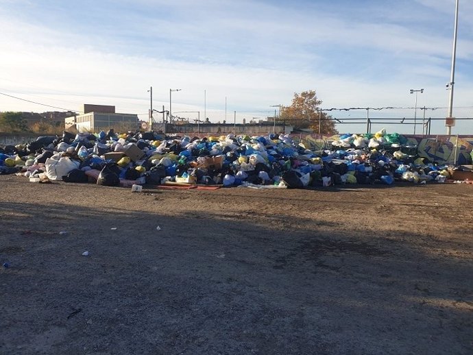 Basuras sin recoger en L'Arboç (Tarragona)