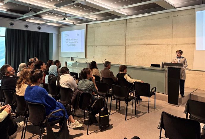 Acto de entrega en Mallorca de los premios de educación secundaria de personas adultas