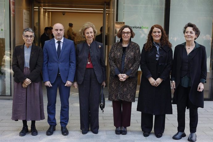 De izquierda a derecha - Olga Pané, Carlos Prieto, Reina Sofía, Cristina Maragall, Eva Ortega-Paíno y Montserrat Vendrell