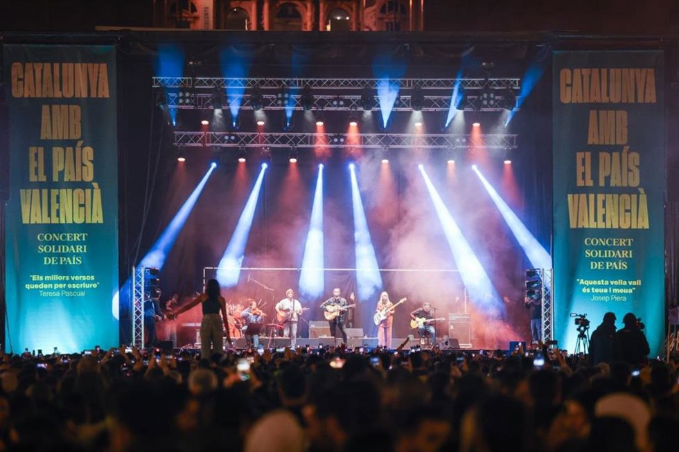 Concierto de ayuda con la Comunidad Valenciana organizado por la ANC y mnium Cultural