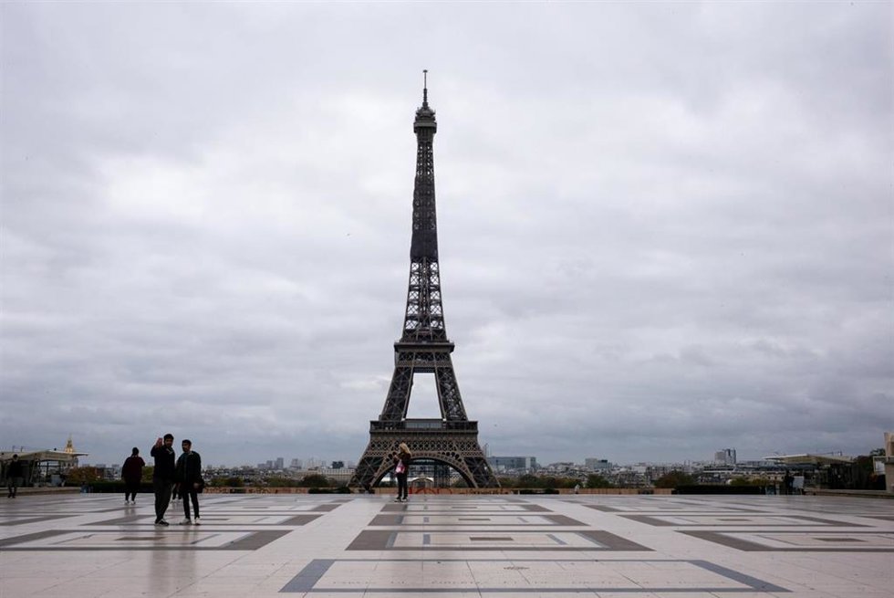 Archivo - Imagen de archivo de la torre Eiffel.
