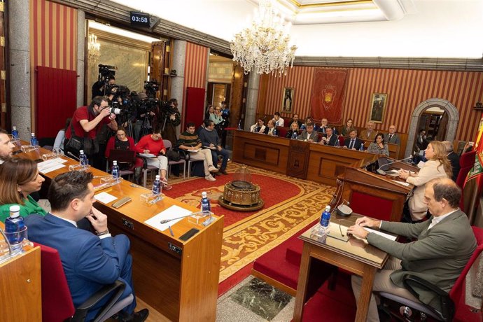 Pleno del Ayuntamiento de Burgos en el que la alcaldesa, Cristina Ayala, se ha sometido a una cuestión de confianza.