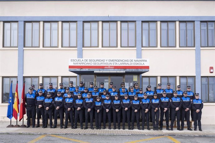 Foto de grupo de los participantes en el curso de policía local.