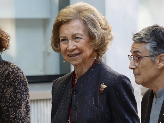 La reina Sofía, durante su visita al centro de investigación BarcelonaBeta Brain Research Center de la Fundación Pasqual Maragall, en Barcelona