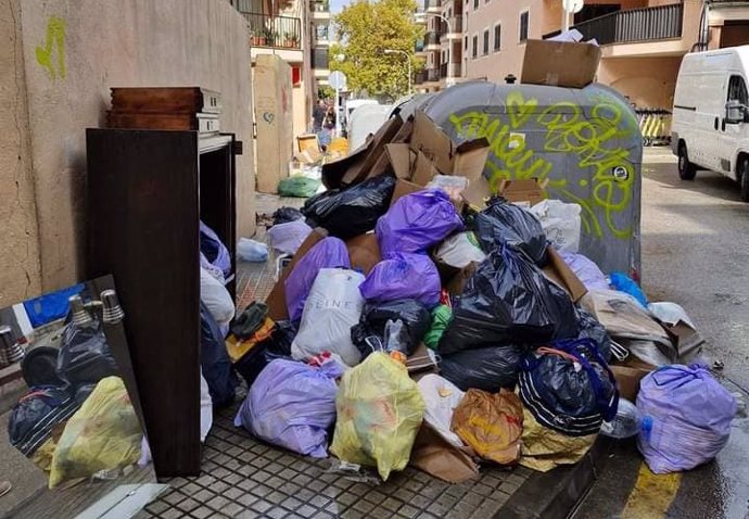 Archivo - Basura acumulada en el Arenal