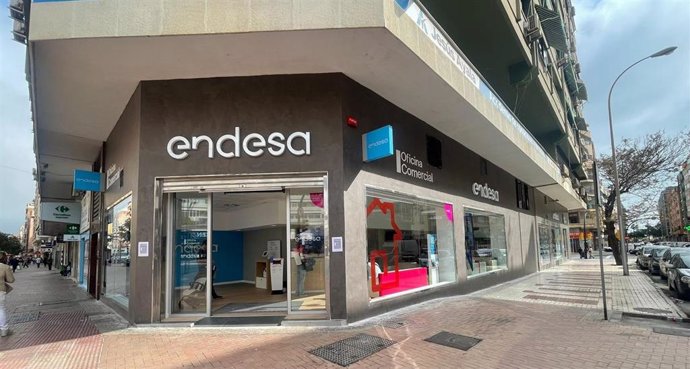 Endesa ha abierto una nueva oficina comercial en la ciudad de Málaga, concretamente en la calle Cuarteles 49, con 14 puestos de atención personalizada.